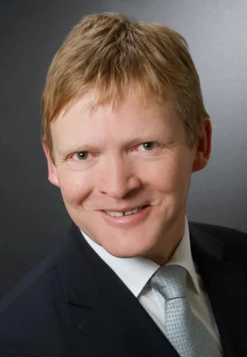 Bild: Klaus Gudzent - Absolvent der Südwestdeutschen Fachakademie der Immobilienwirtschaft erhält GdW-Auszeichnung
