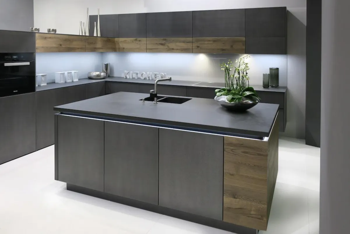 Edle Oberflächendesigns mit STAHL-Effekt setzen Möbel wirkungsvoll in Szene. Foto: Rempp Küchen