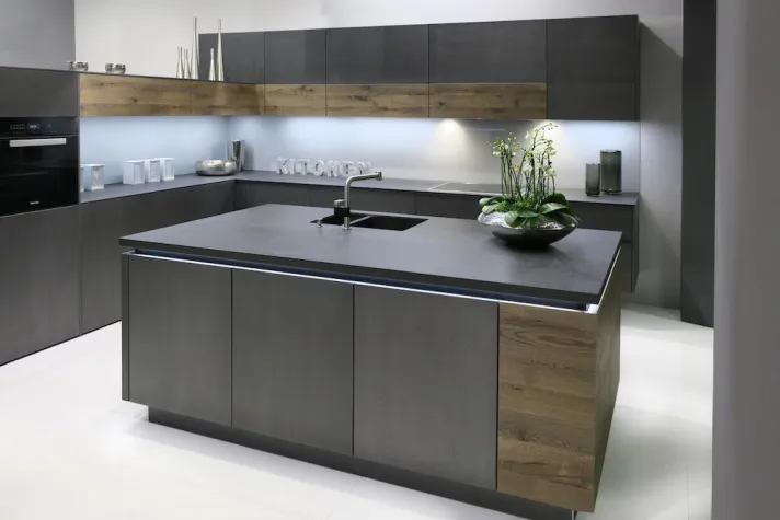 Bild: Lackoberflächen mit authentischem STAHL-Effekt: Reichert Holztechnik präsentiert neue Designs.