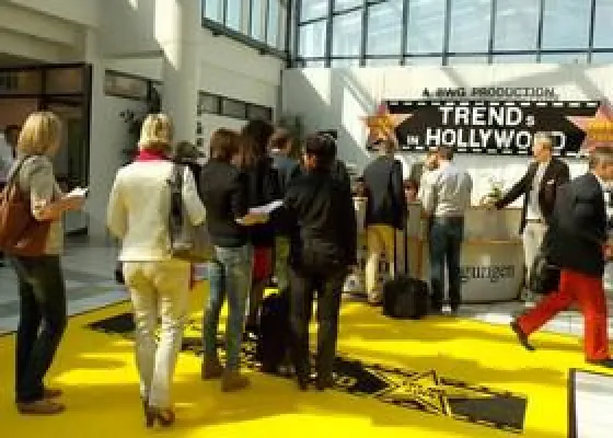 Bild: Zufriedene Werbemittel-Händler und -Lieferanten auf der TREND 2014