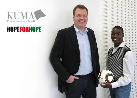 Münchner Immobilienunternehmer startet soziales Fußballprojekt in Kenia Bild: Münchner Immobilienunternehmer startet soziales Fußballprojekt in Kenia