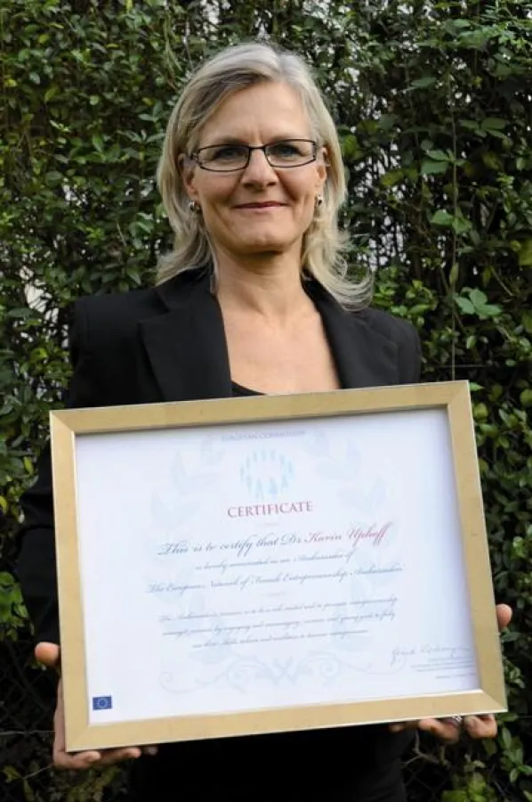 Erfolgreiche Unternehmerin: Die PR- und Marketing-Expertin Dr. Karin Uphoff erhielt in Stockholm ihre Ernennungsurkunde zur europäischen Unternehmens-Botschafterin