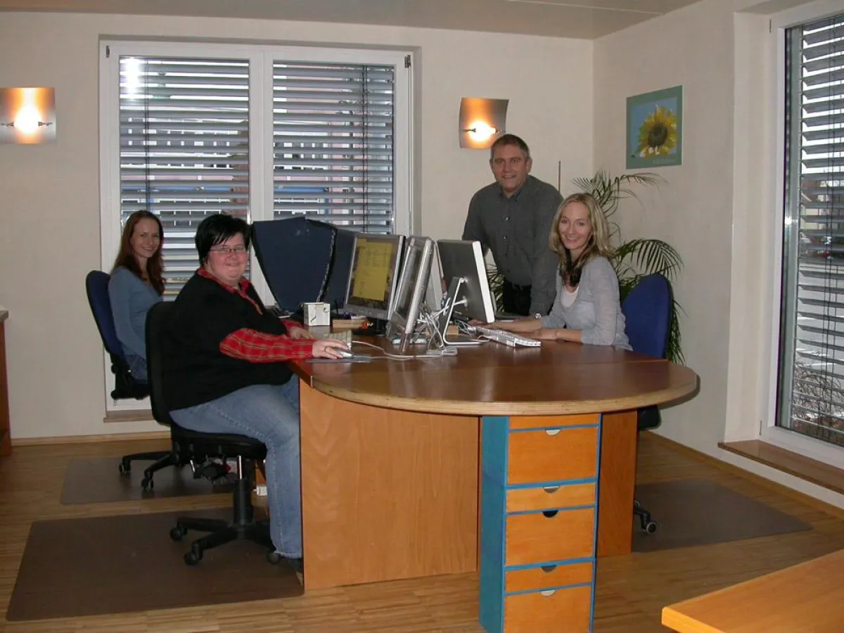 Harald Hubrich im Kreise seiner Mitarbeiter