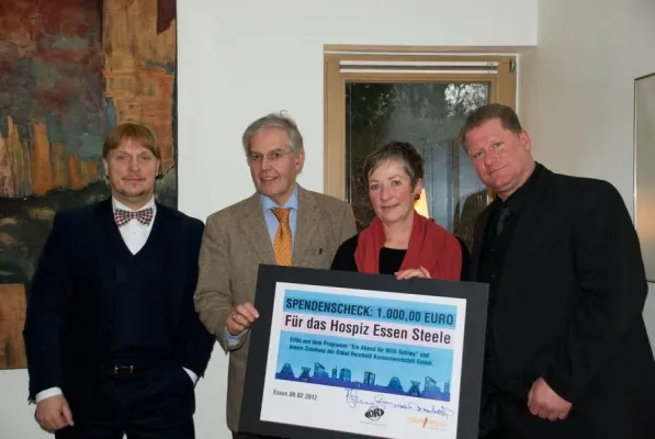 Bild: Eine Spende von 1.000 EUR an das Hospiz Essen Steele