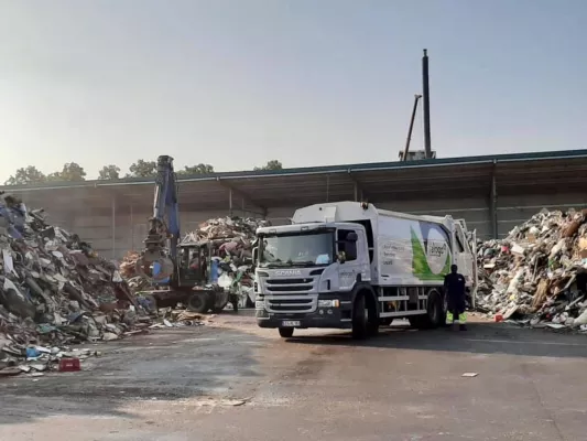 Bild: Jobs - Die RELOGA sucht LKW-Fahrer (m/w/d) in Leverkusen & Bergisch Gladbach