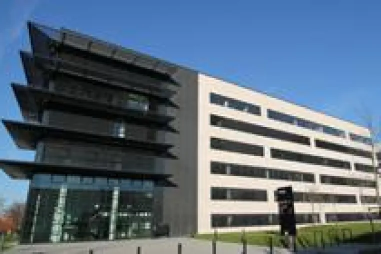 DIP-Partner AENGEVELT vermittelt rd. 1.180 m² Bürofläche im Düsseldorfer 'AirPark' an TIANMA NLT Europe GmbH Bild: DIP-Partner AENGEVELT vermittelt rd. 1.180 m² Bürofläche im Düsseldorfer 'AirPark' an TIANMA NLT Europe GmbH