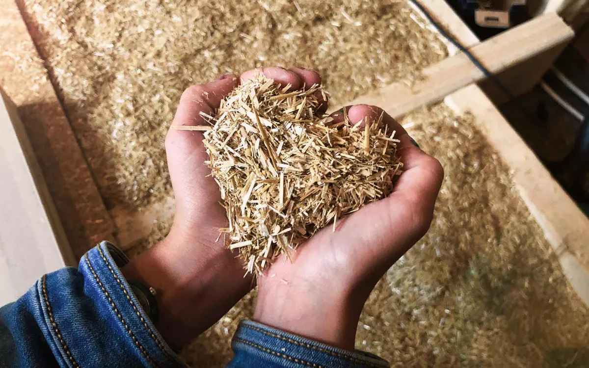 Das verwendete Stroh ist 6-fach entstaubt, sauber und von bester Qualität, Bildquelle: ISO-Stroh®