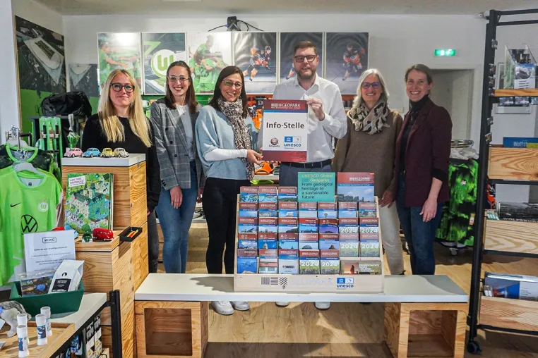 Bild: Wolfsburg Store als UNESCO-Geopark-Infostelle