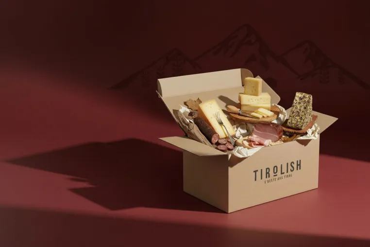 Tirolish.at erweitert kuratierte Genusspakete: Tiroler Spezialitäten als Geschenkboxen bequem online bestellen Bild: Tirolish.at erweitert kuratierte Genusspakete: Tiroler Spezialitäten als Geschenkboxen bequem online bestellen
