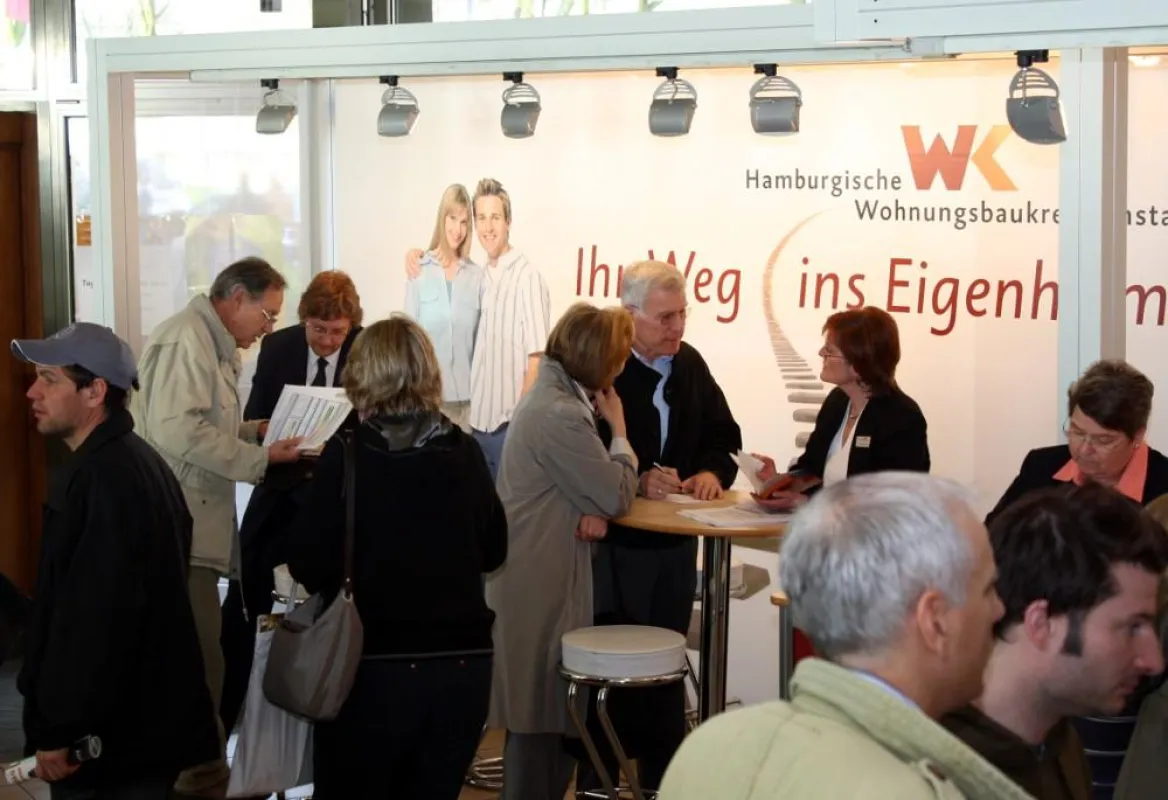 Fachkundige Beratung beim Tag des Eigenheims der WK Hamburg am 9. April 2011