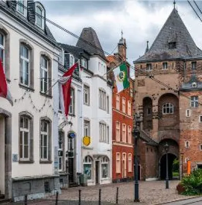 Bild: Nachfrage nach Wohnimmobilien steigt weiter-VON POLL IMMOBILIEN legt Marktbericht Neuss vor