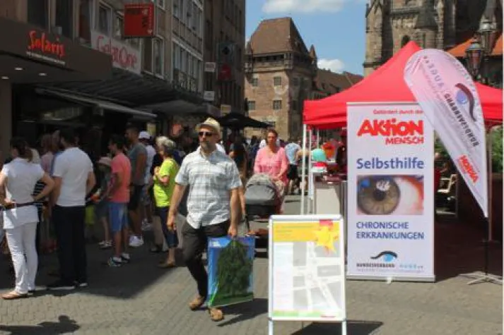Bundesverband AUGE informiert Sehbehinderte auf dem Nürnberger Gesundheitsmarkt 2016 Bild: Bundesverband AUGE informiert Sehbehinderte auf dem Nürnberger Gesundheitsmarkt 2016