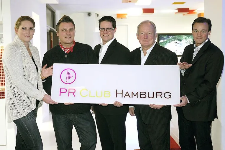 PR Club Hamburg-Vorstand neu gewählt und erweitert / Zusammenschluss mit dem Hamburg@work e.V. besiegelt Bild: PR Club Hamburg-Vorstand neu gewählt und erweitert / Zusammenschluss mit dem Hamburg@work e.V. besiegelt