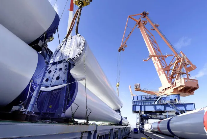 Bild: Boom bei Onshore-Windkraft im Elbehafen hält an - Rückenwind aus China