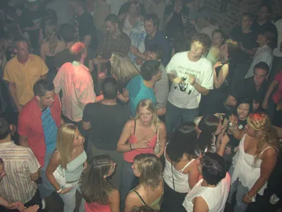 Rheinische lädt Studierende und Ehemalige ein zur Semester-Eröffnungsparty Bild: Rheinische lädt Studierende und Ehemalige ein zur Semester-Eröffnungsparty