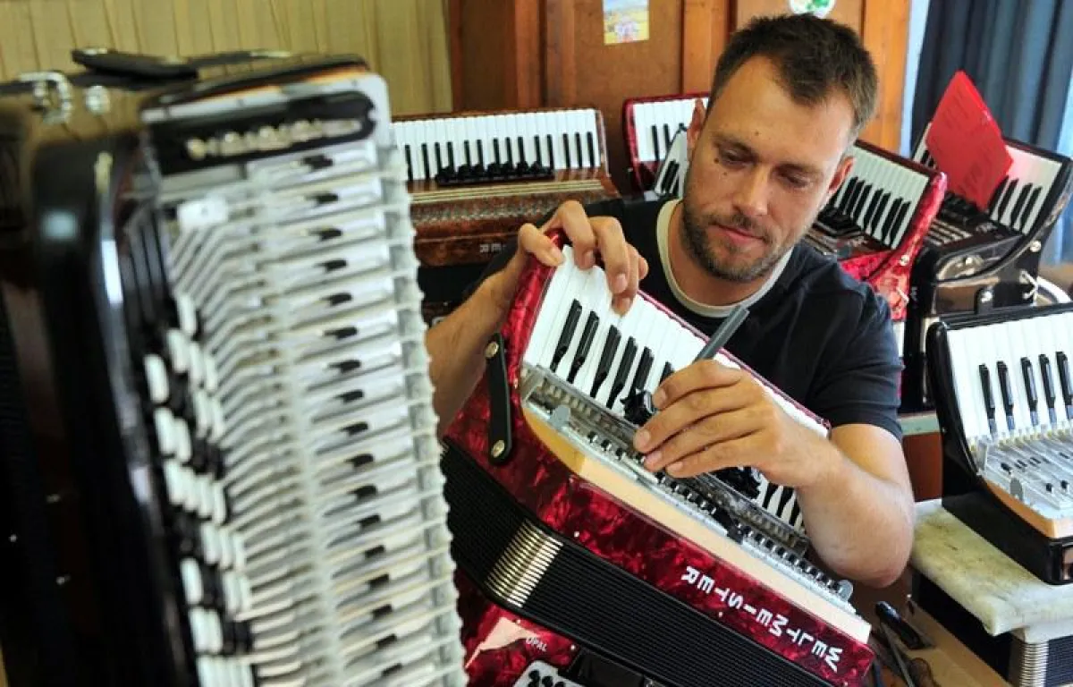 Hinter die Werkstattüren vogtländischer Musikinstrumentenhersteller schauen - die 