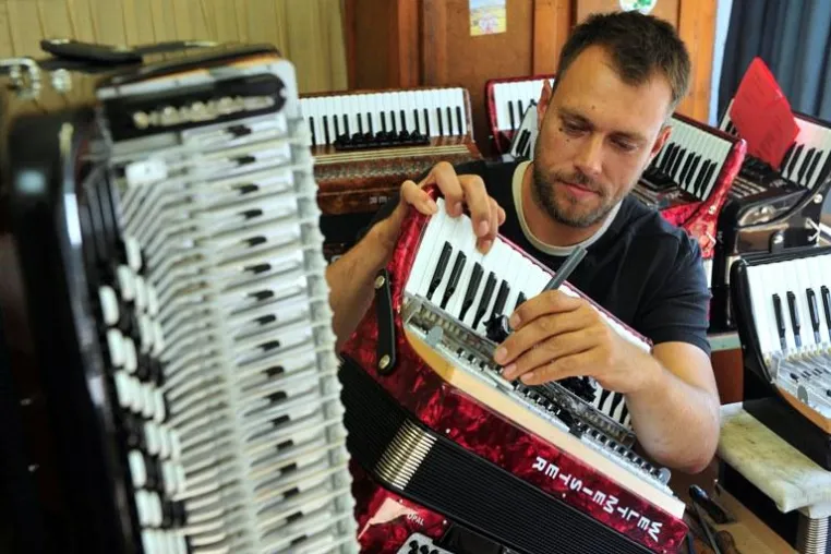 Bild: Gemeinschaftserlebnis mit seltenen Einblicken: Musicon Valley startet „Erlebniswelt Musikinstrumentenbau“