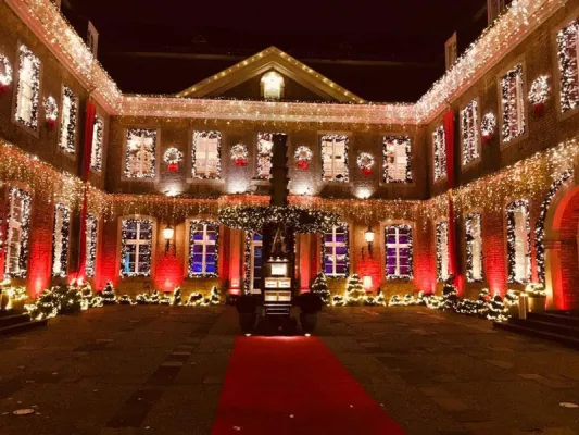 Bild: Dekoration mit Auszeichnung: Weihnachten in der Wolkenburg