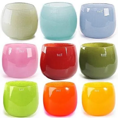 Kleine Knubbel aus mundgeblasenem Glas als Vasen und Windlichter Bild: Kleine Knubbel aus mundgeblasenem Glas als Vasen und Windlichter