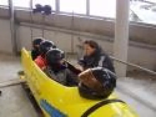 Bild: Adrenalin-Kick im Eiskanal: Ab 25. Oktober startet das Rennbob-Taxi am Königssee