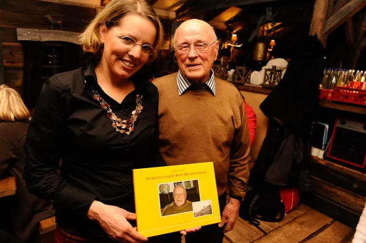 Bild: Lebensbuch-Übergabe im Luxushotel Mandarin Oriental, München