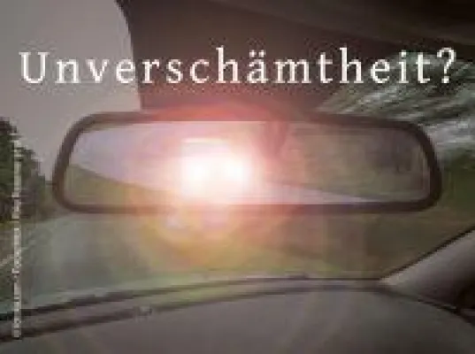 Alltagsfrage Verkehrsrecht: Wann darf man die Lichthupe einsetzen? Bild: Alltagsfrage Verkehrsrecht: Wann darf man die Lichthupe einsetzen?