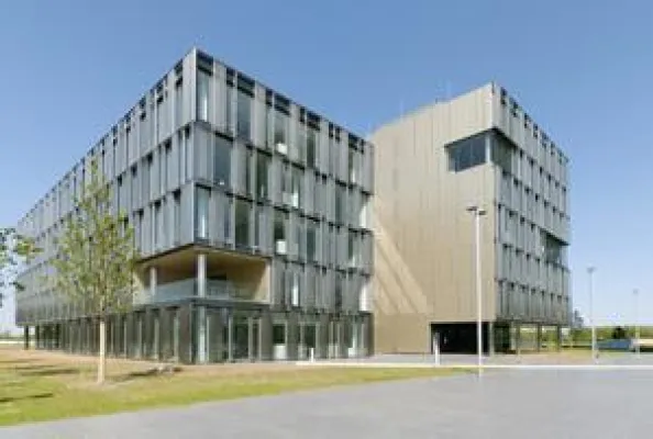 Bild: Essener Experten für Edelstahl veredeln ThyssenKrupp-Fassade