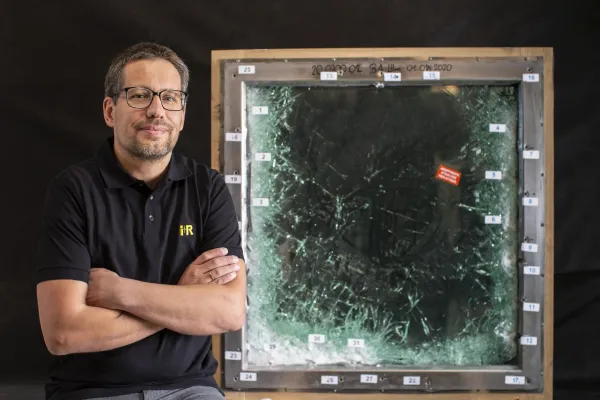 Bild: i+R entwickelt Holz-Alu-Fenster zum sichersten Produkt am Markt weiter
