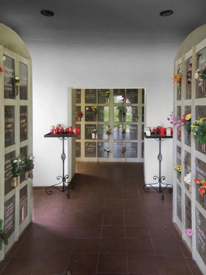 Schon eingebaute Einkammer-Urnenwandmodule