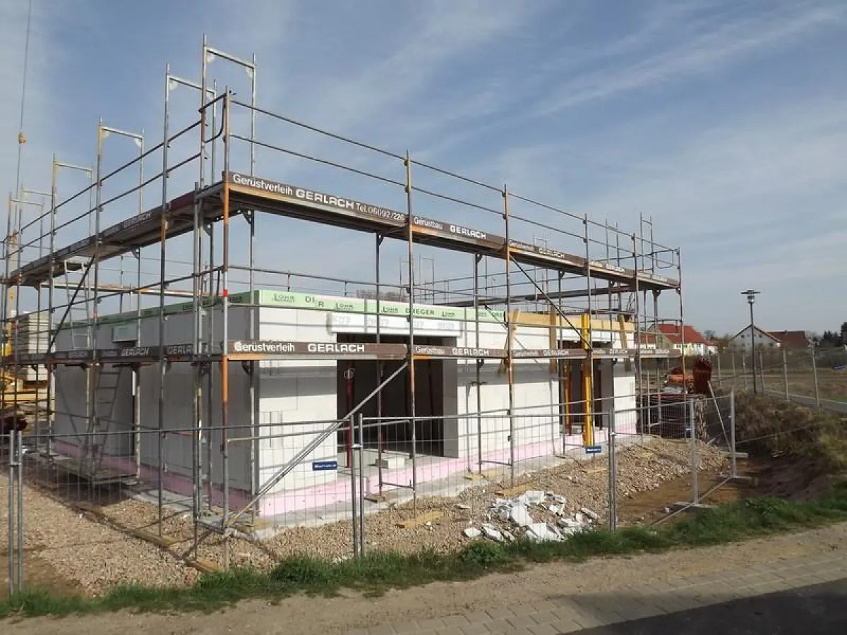 Einfamilienhäuser in Hanau-Großauheim, Bautenstand Anfang April 2012