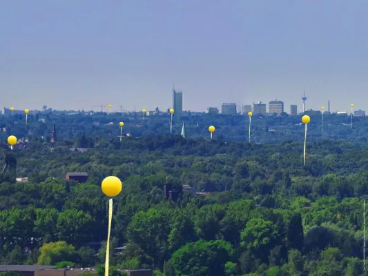 Bild: `Schachtzeichen` – Kunstinstallation von Volker Bandelow