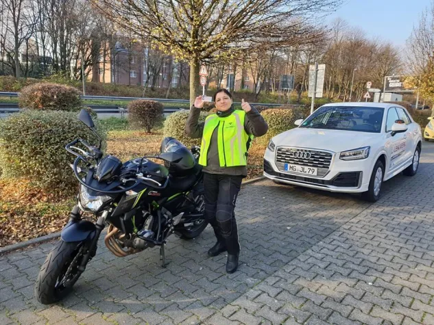 Bild: Mönchengladbach Fahrschule Lenkwerk: Moderne Unterrichtsmittel und Fahrzeuge sichern schnelle Prüfung