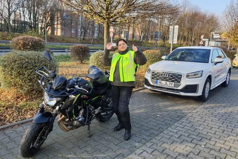 Bild: Mönchengladbach Fahrschule Lenkwerk: Moderne Unterrichtsmittel und Fahrzeuge sichern schnelle Prüfung