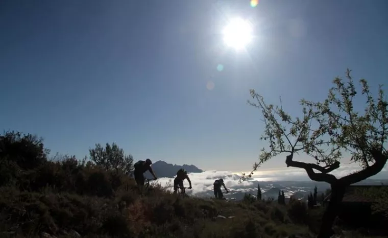 Bild: Trails, Tapas, Traumwetter: Neue Mountainbikereise nach Spanien verspricht Sommerfeeling im Winter