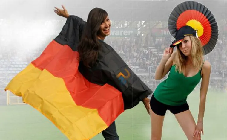 Bild: Heiße Fanartikel - FlagCap und BodyFlag