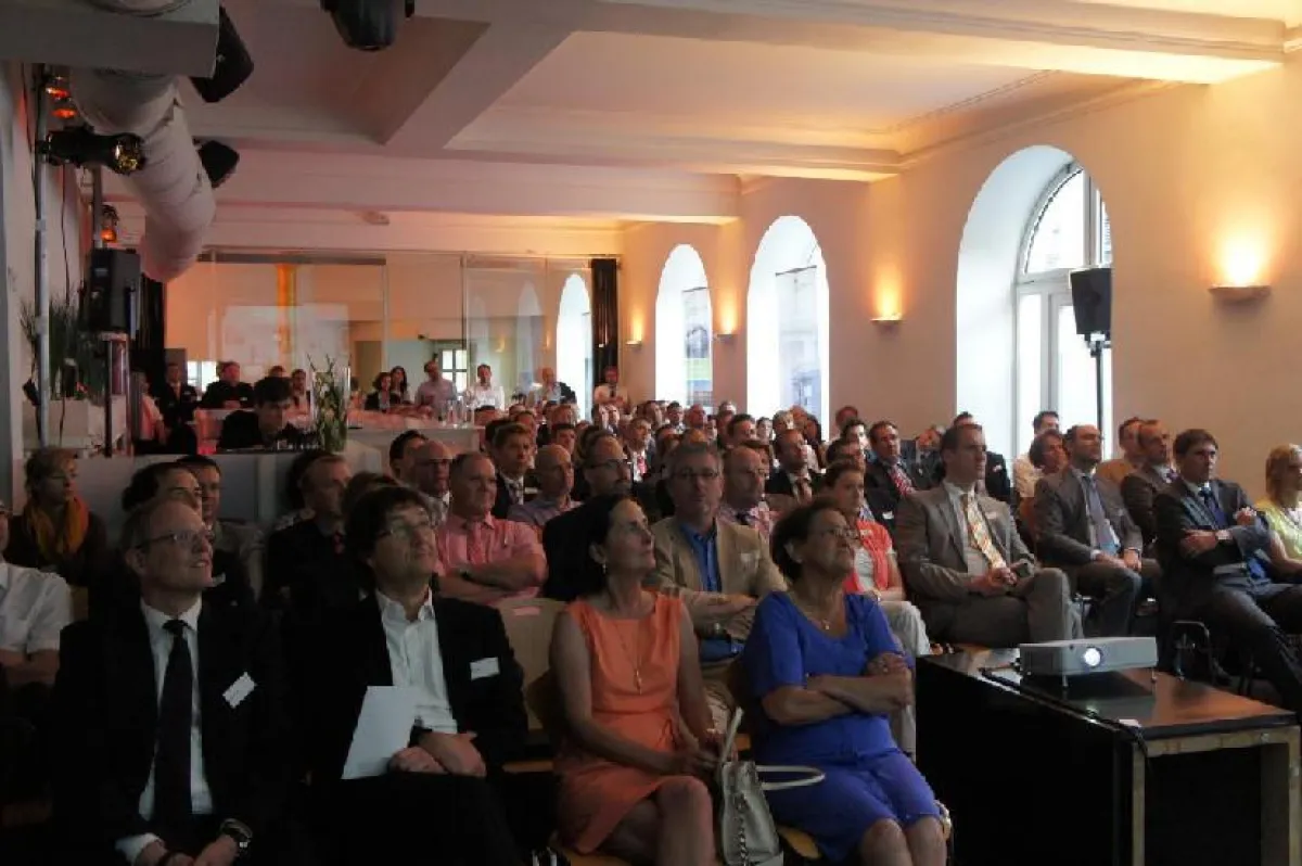 Kick - off im Karmeliten am Dom