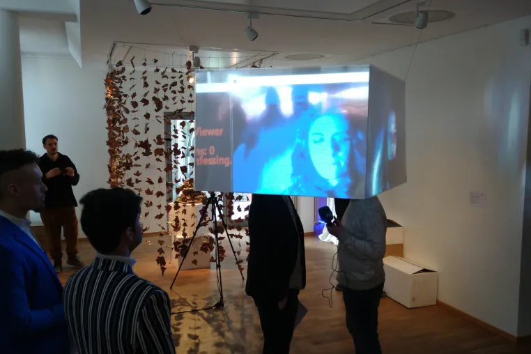 Bild: Medienkunst, die den Sinnen neue Impulse gibt: Ausstellung „Begegnungen in Dieburg“ im Museum Schloss Fechenbach
