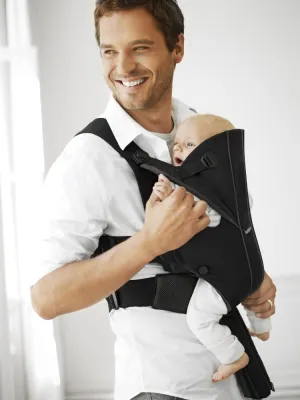 Bild: BABYBJÖRN Tragesitz Miracle ist Silberpreisträger des Designpreises Baden-Württemberg „Focus Open 2012“