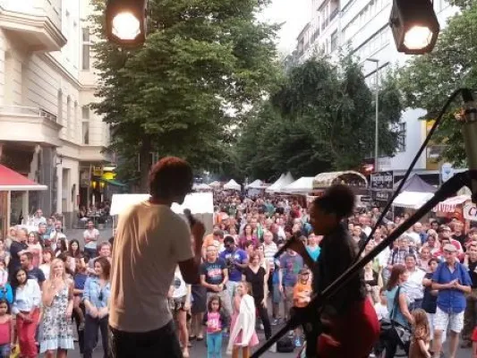 Bild: Stadt im Fluss – Zweites inklusives Straßenfest Berlins, 23. & 24. August 2014