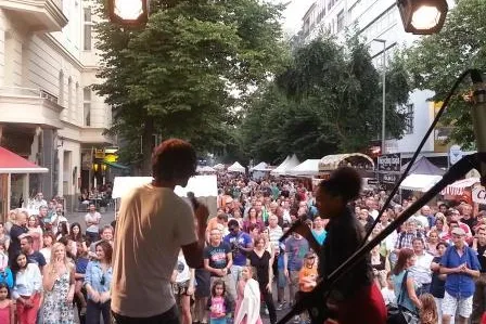 Bild: Stadt im Fluss – Zweites inklusives Straßenfest Berlins, 23. & 24. August 2014