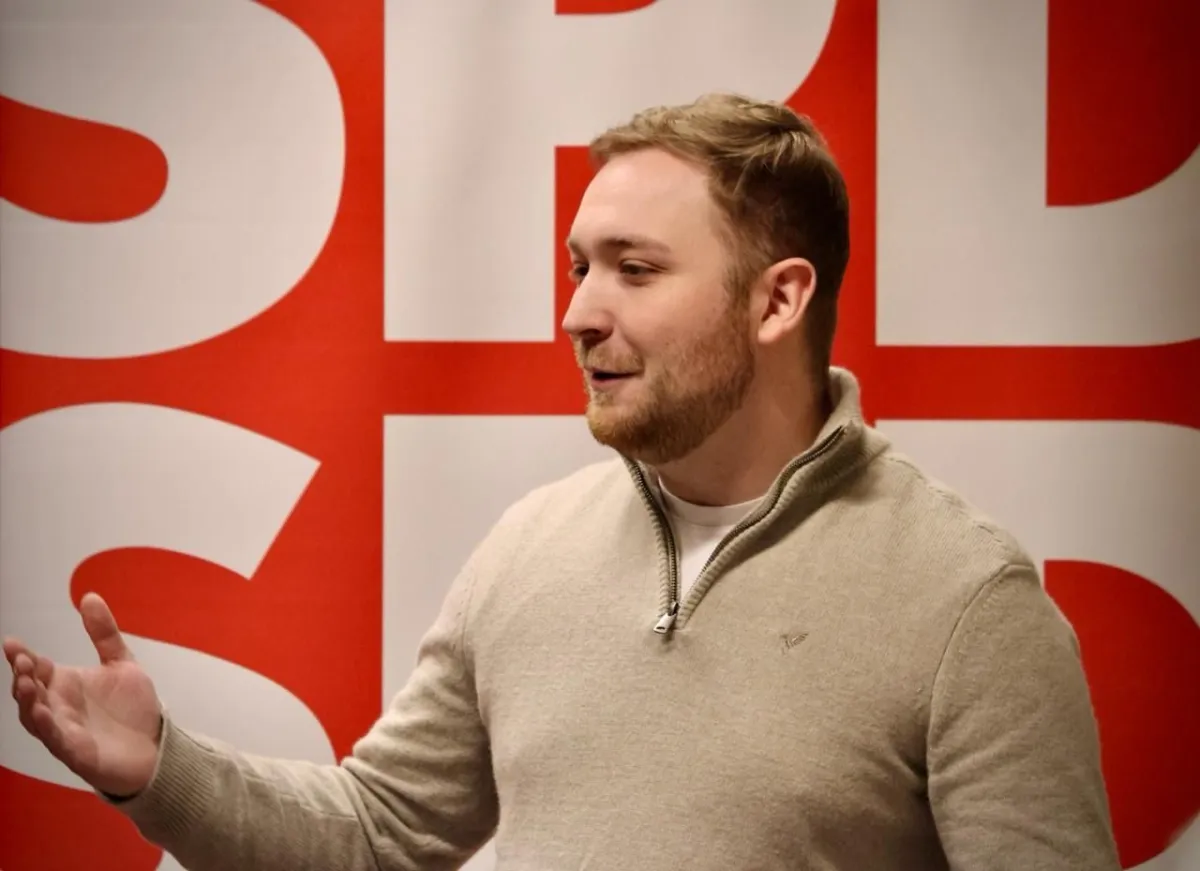 Lars Zeugner spricht über seine Pläne für die Wahl als Gemeindebürgermeister (© Lars Zeugner)