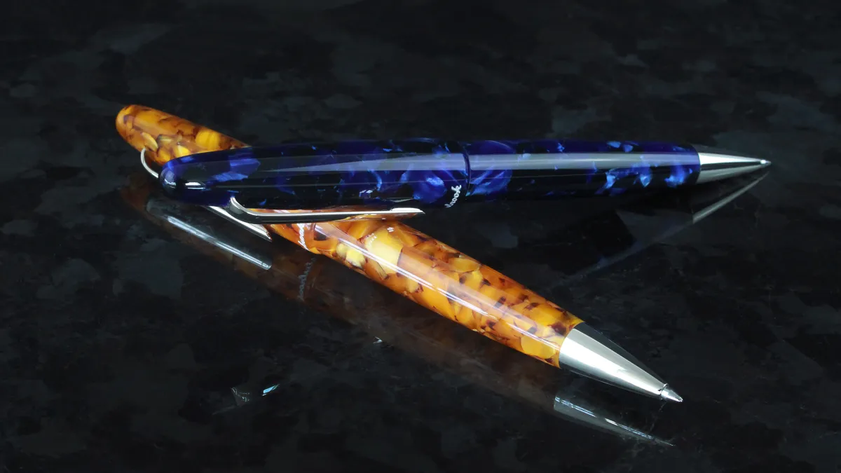 Marken wie Esterbrook inszenieren hochwertige Schreibgeräte in expressionistischer Form. (© (c) 2021, Hakador)