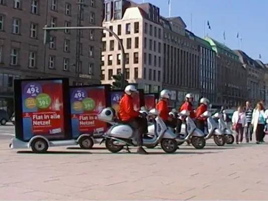 Bild: Neue Wege in der Mobilfunk-Vermarktung / Vodafone bucht AdScooter