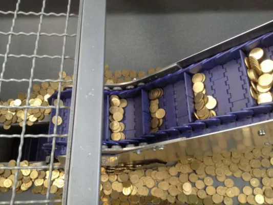 Kunst am laufenden Band-Kunst und Fördertechnik gehen Hand in Hand auf der 55. Biennale in Venedig Bild: Kunst am laufenden Band-Kunst und Fördertechnik gehen Hand in Hand auf der 55. Biennale in Venedig