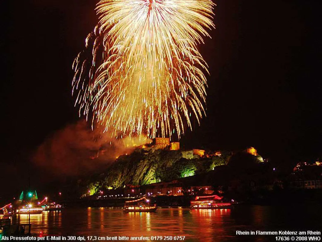 Feuerwerk Rhein in Flammen von der Festung bei Koblenz am Rhein.