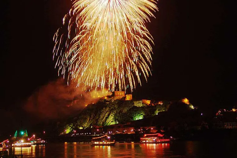 Bild: Rhein in Flammen – Feuerwerk-Kalender 2014