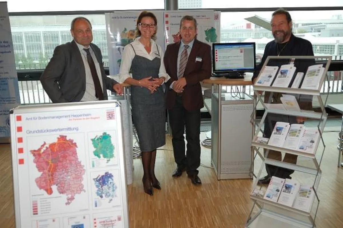 von links nach rechts: Klaus-Peter Stein (ZGGH), Jana Lipovsky, Michael Stein, Dieter Kaffenberger vom Amt für Bodenmanagement Heppenheim
