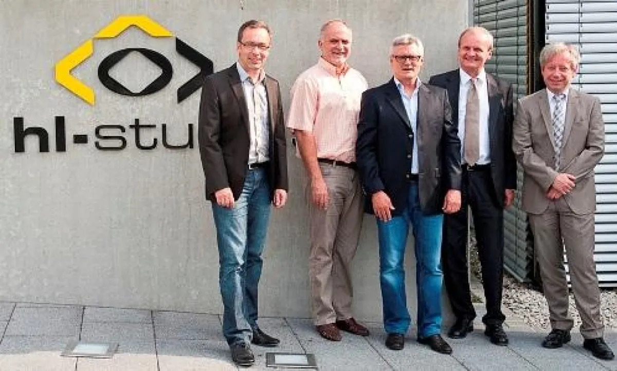 Vertreter des Forums und der neue Geschäftsführer Dr. Fabian Kern (rechts)