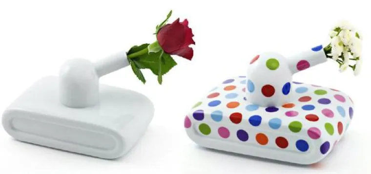 Bild: Ein Porzellanpanzer als Vase? „La Tête au Cube“ möchten beweisen, dass gutes Design humorvoll sein darf