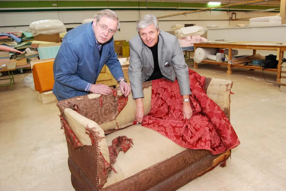 Das Hoffmann-Sofa vor der Restaurierung